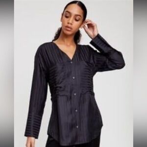 Aritzia Wilfred shirt size small